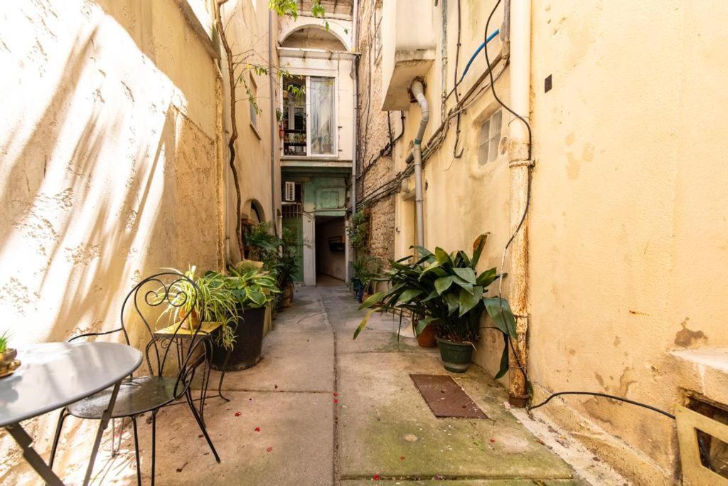 Studio Cosy Au Coeur De L'Ecusson - Arenes A 2 Min Nîmes Esterno foto